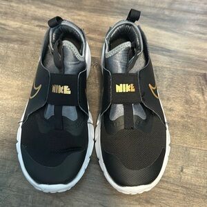 Nike Flex Runner Big Kid Boy size 4 used